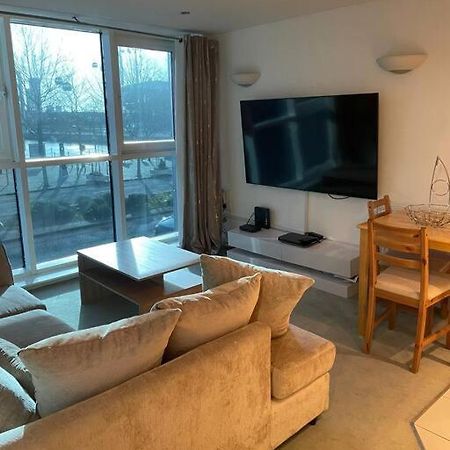 1 Bedroom Apartment Royal Docks Лондон Екстер'єр фото