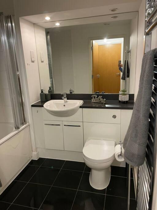 1 Bedroom Apartment Royal Docks Лондон Екстер'єр фото
