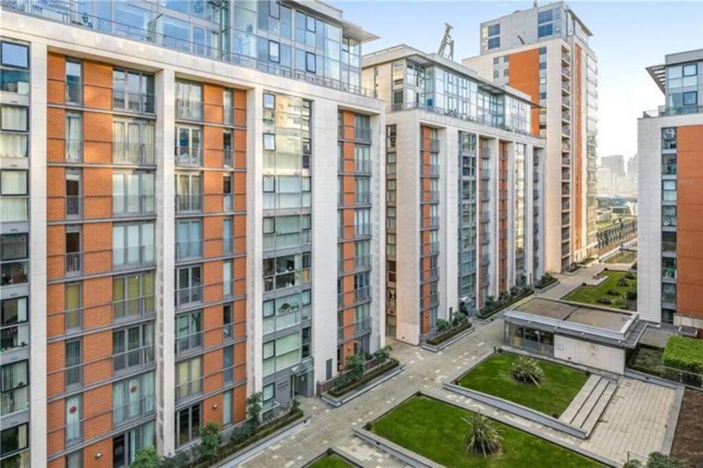 1 Bedroom Apartment Royal Docks Лондон Екстер'єр фото