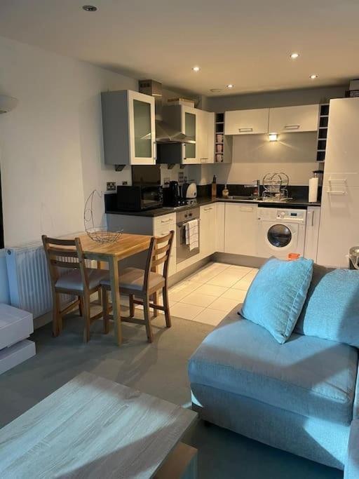 1 Bedroom Apartment Royal Docks Лондон Екстер'єр фото